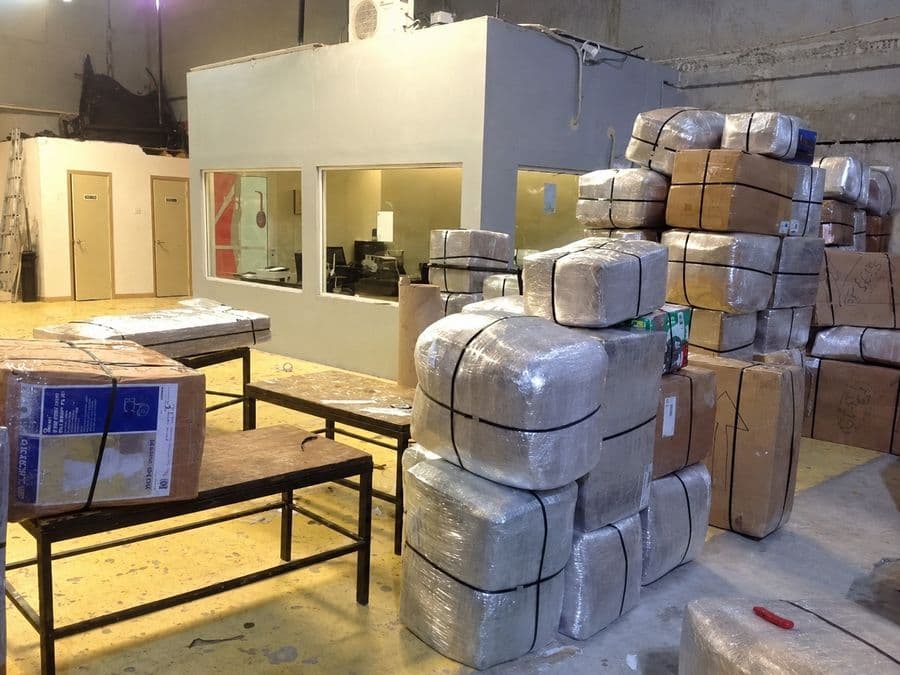 Cajas de Paquetería Colibrí preparadas para viajar a México